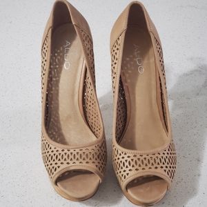 ALDO LEATHER NUDE PUMPS